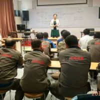 ���x����ƸՈ��̩��Ӣ��У���ں��Ӽ��g��Ӗ����